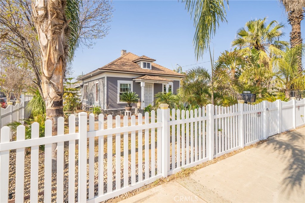 1207 6th Street Property Photo 2