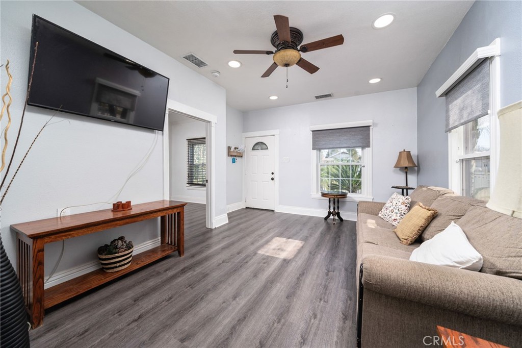 1207 6th Street Property Photo 7