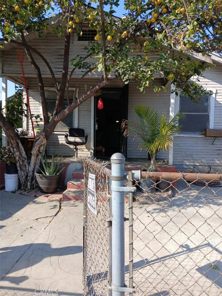 1123 S Kern Avenue Property Photo 1