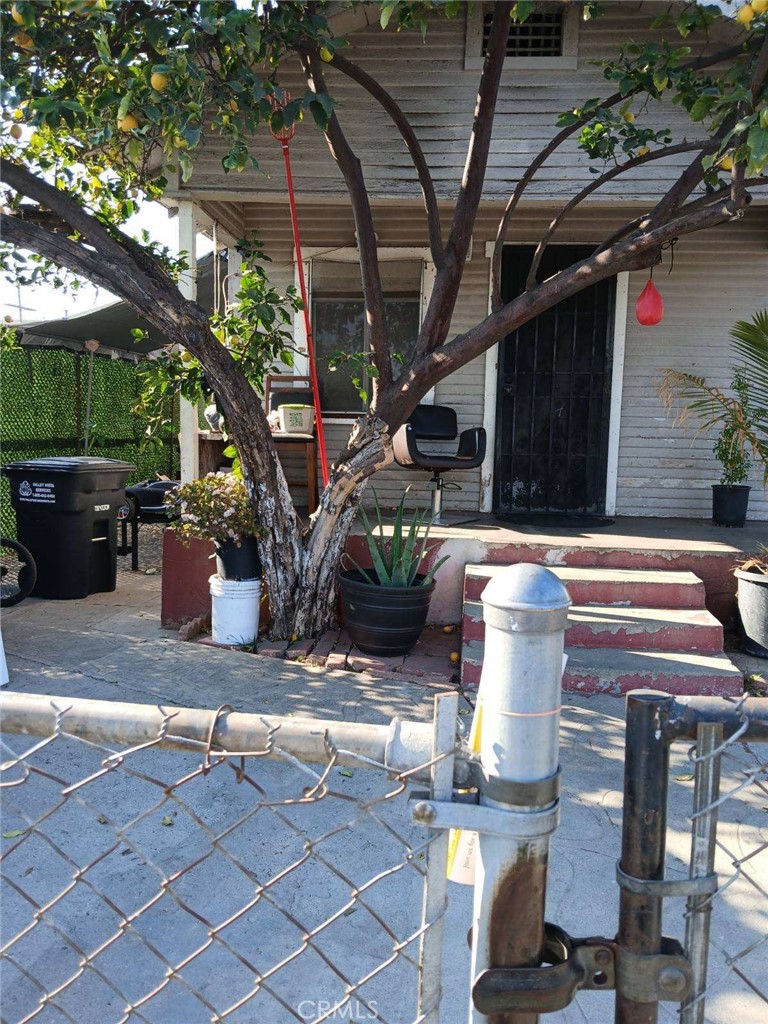 1123 S Kern Avenue Property Photo 2