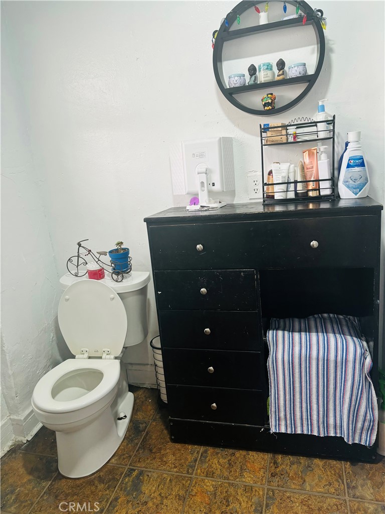 1123 S Kern Avenue Property Photo 4