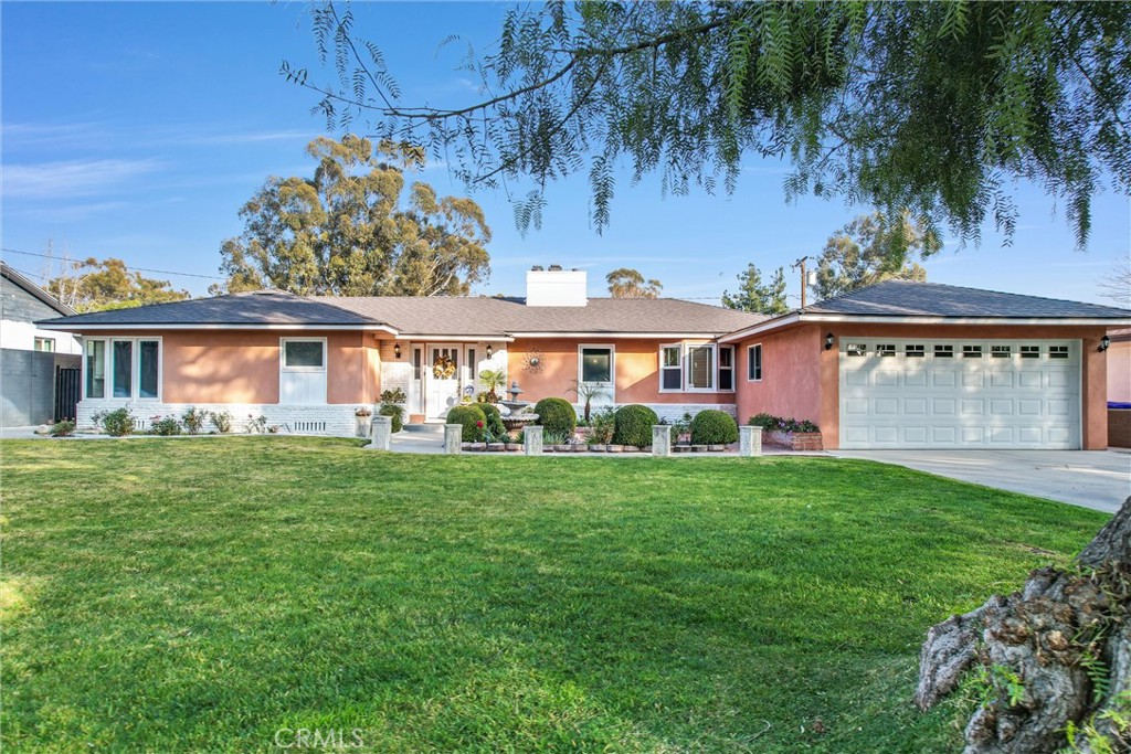 3075 Pepper Tree Lane Property Photo 1