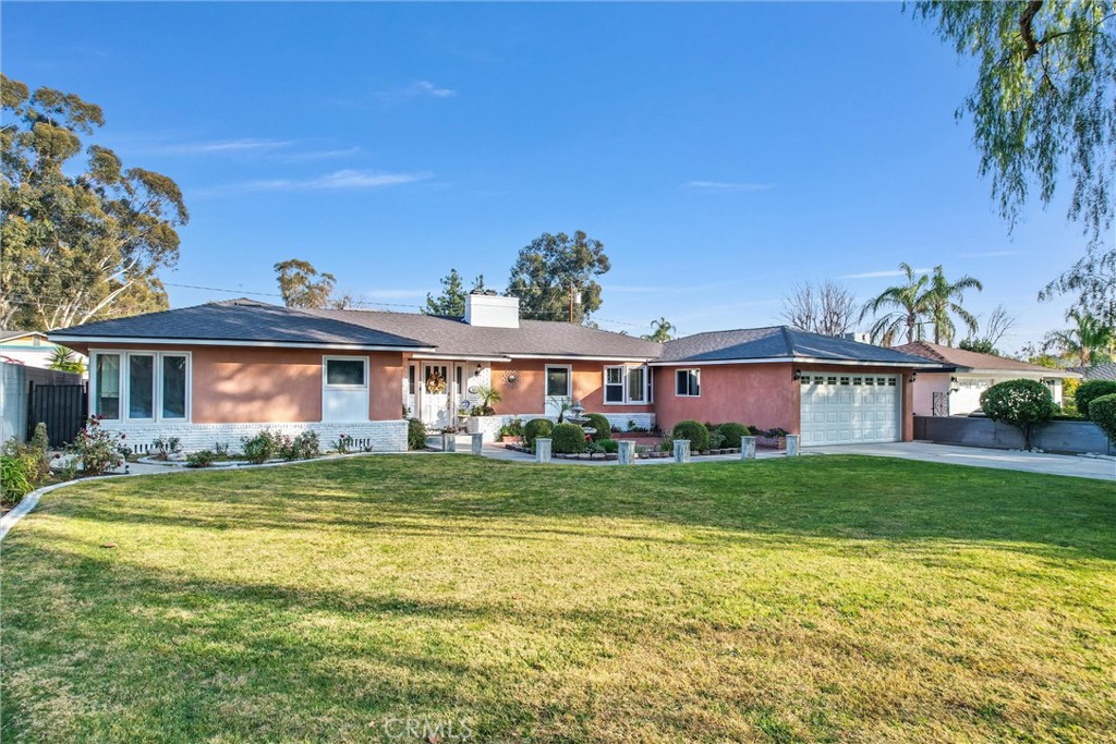 3075 Pepper Tree Lane Property Photo 3