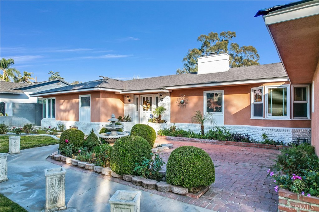 3075 Pepper Tree Lane Property Photo 4
