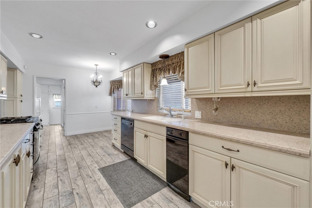3075 Pepper Tree Lane Property Photo 7
