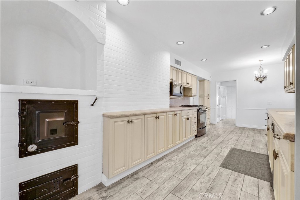 3075 Pepper Tree Lane Property Photo 8