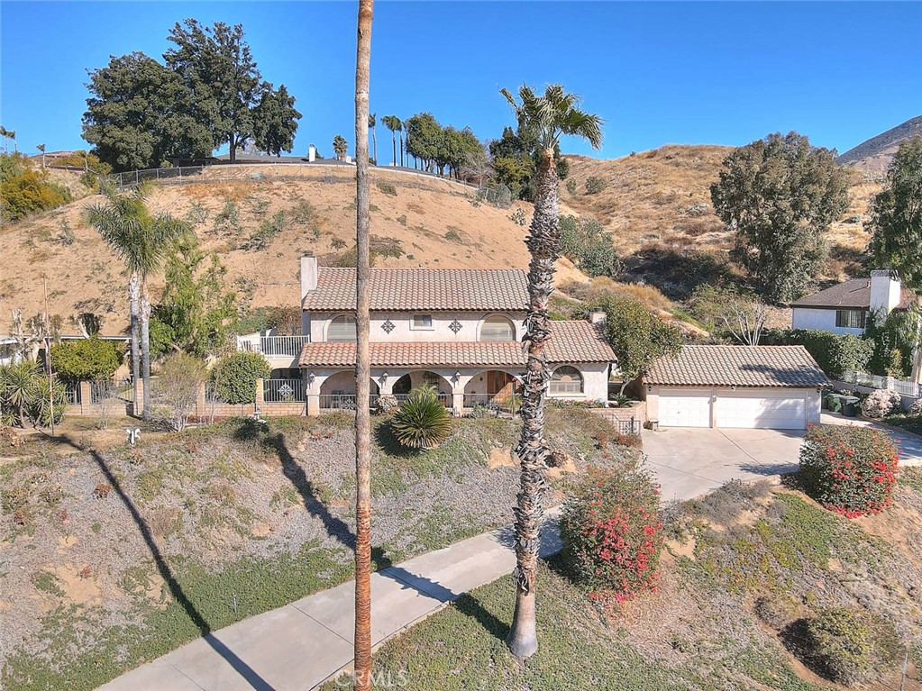2404 Willow Drive Property Photo 4