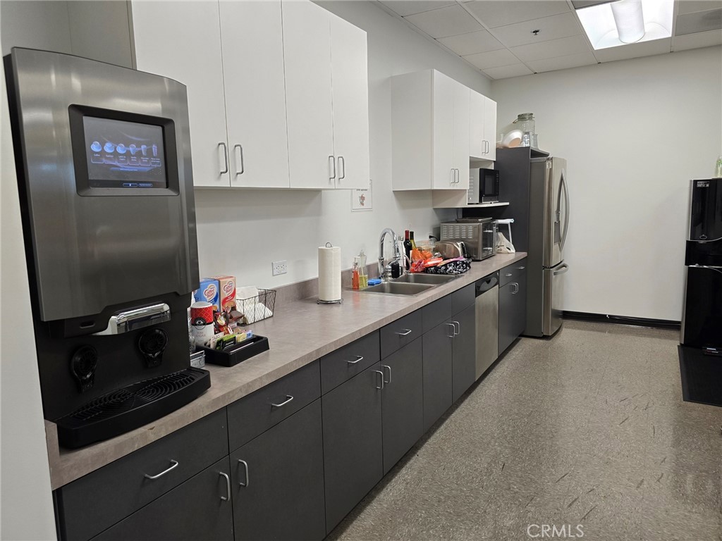 2855 E Guasti Road 401 Property Photo 15