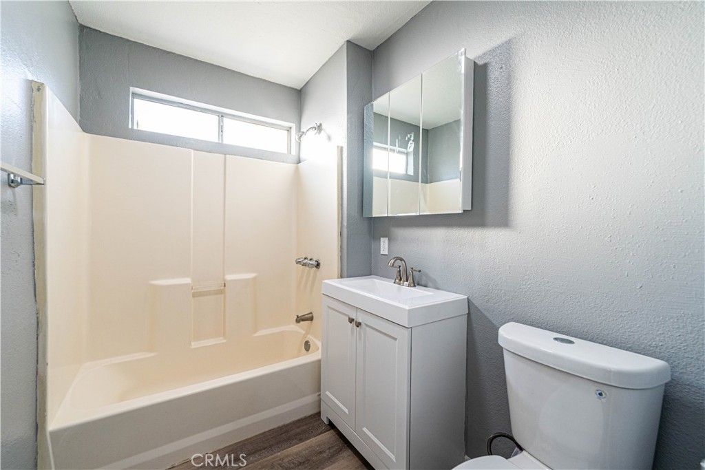 210 W 23rd Street Property Photo 21