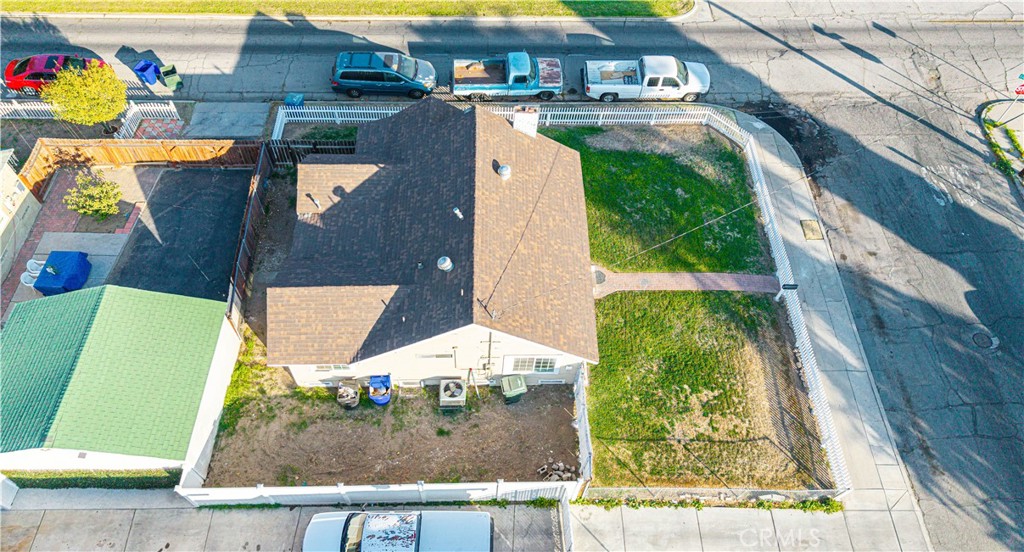 210 W 23rd Street Property Photo 28
