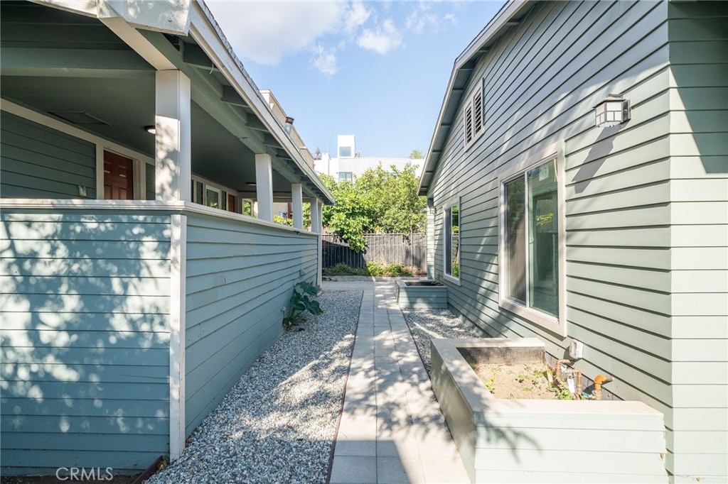 1414 N Las Palmas Avenue Property Photo 3