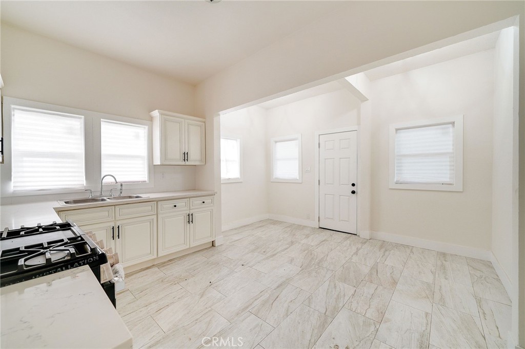 1414 N Las Palmas Avenue Property Photo 44