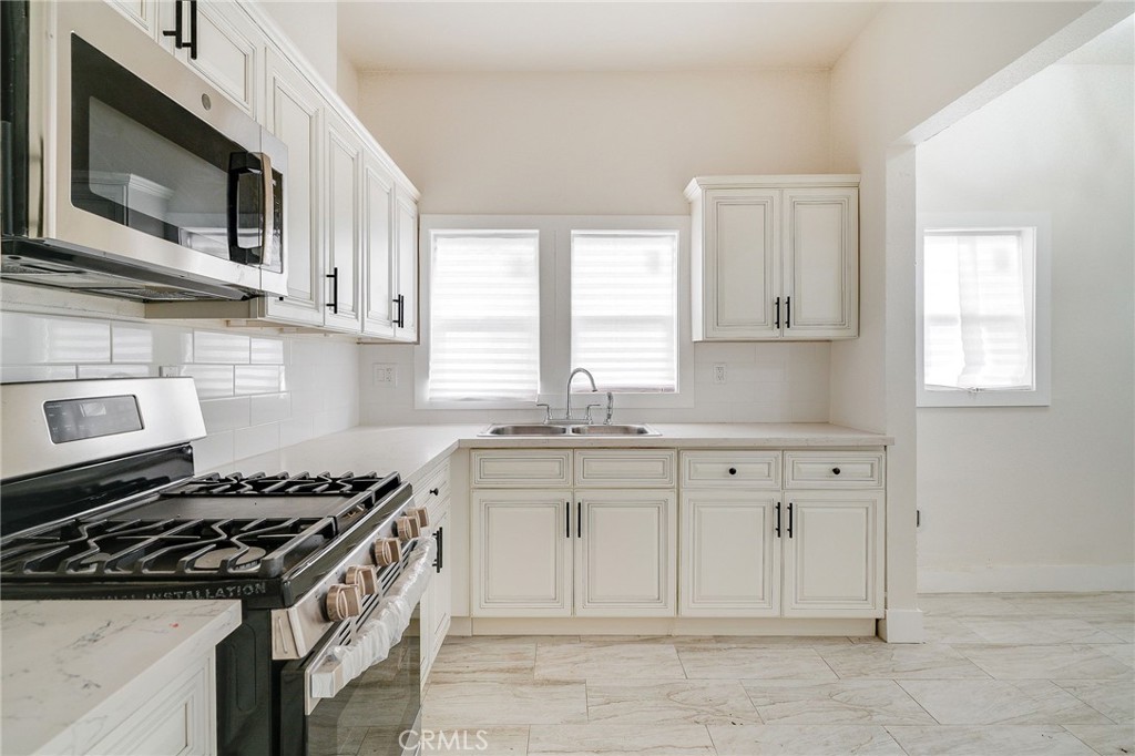 1414 N Las Palmas Avenue Property Photo 45