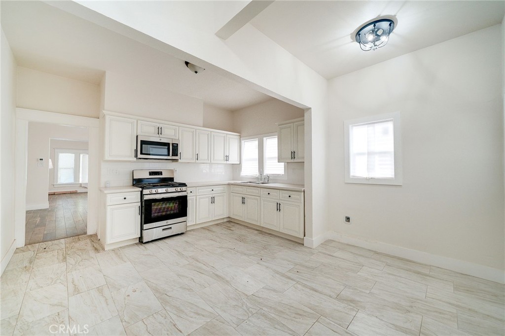 1414 N Las Palmas Avenue Property Photo 46
