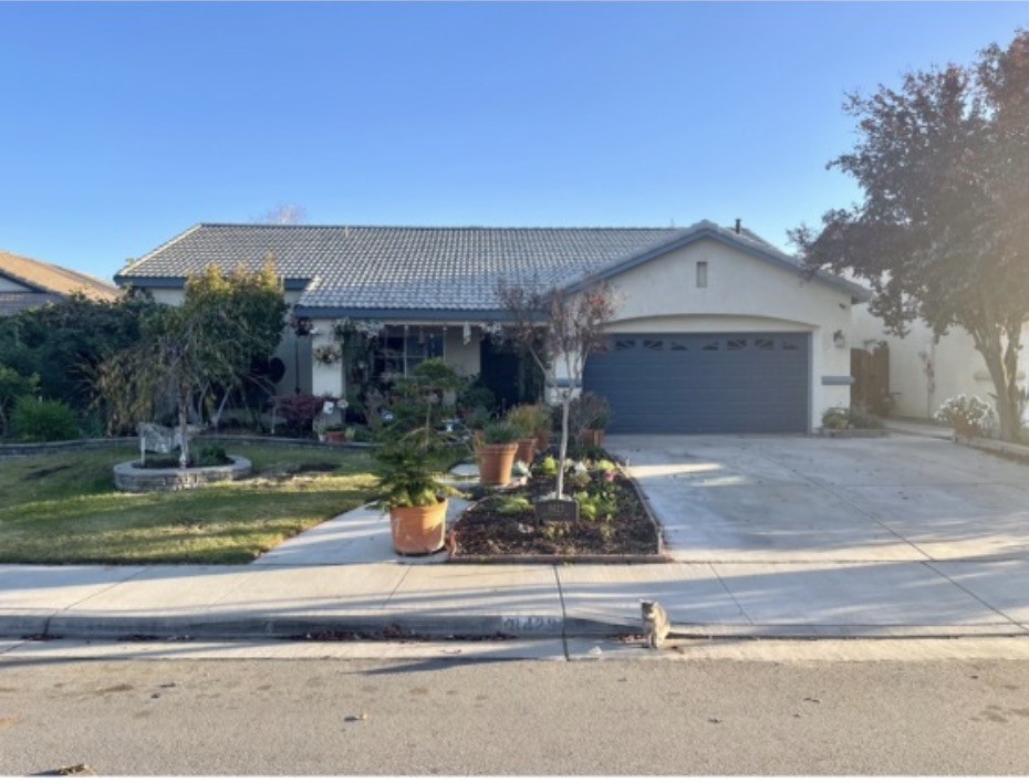 8423 Northshore Drive Property Photo 1