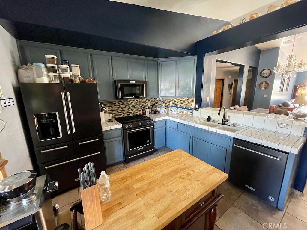 8423 Northshore Drive Property Photo 3