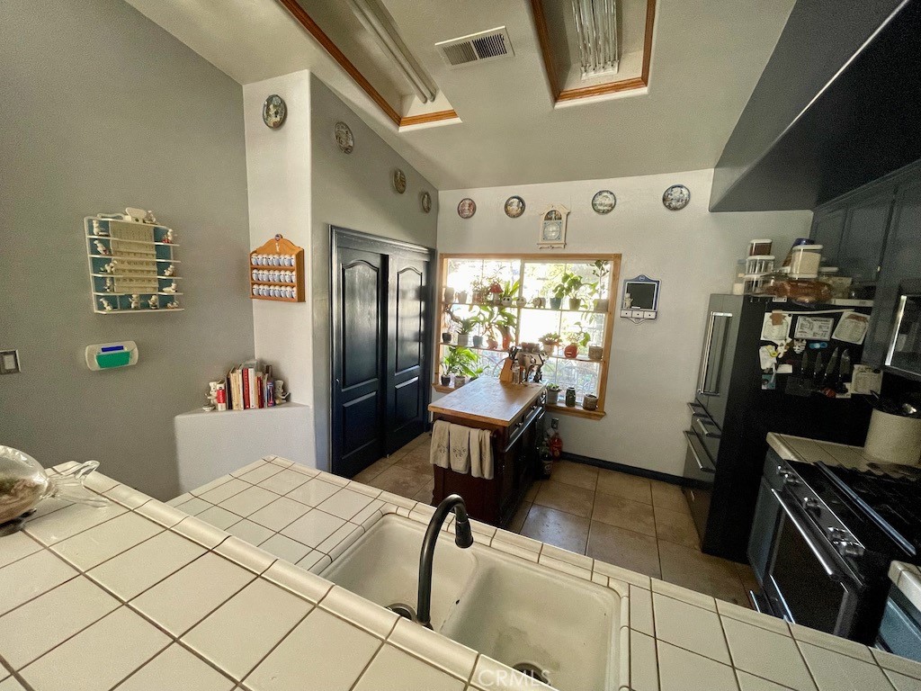 8423 Northshore Drive Property Photo 4