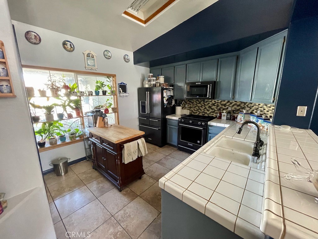 8423 Northshore Drive Property Photo 5
