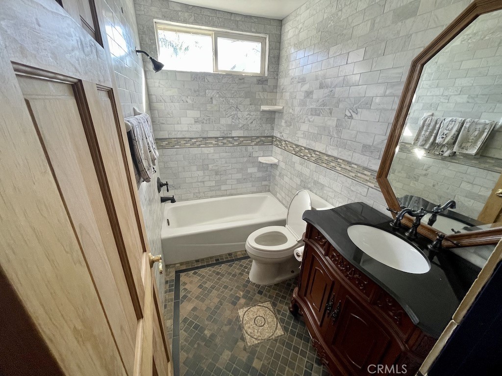 8423 Northshore Drive Property Photo 17
