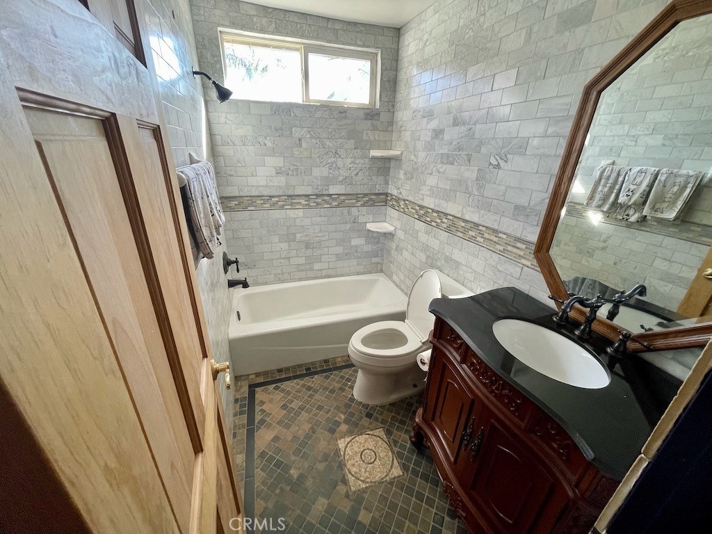 8423 Northshore Drive Property Photo 18