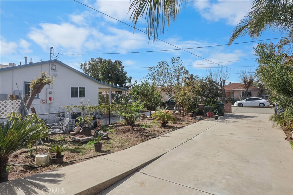 8181 Date Street Property Photo 4