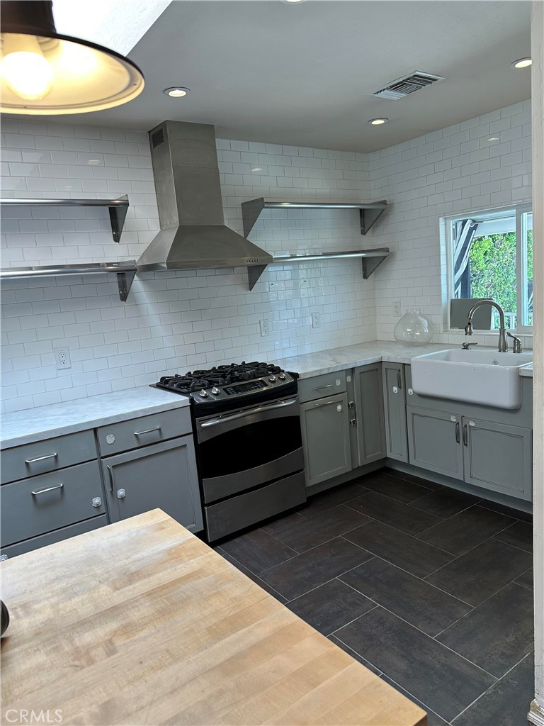 1886 Wagner Street Property Photo 6