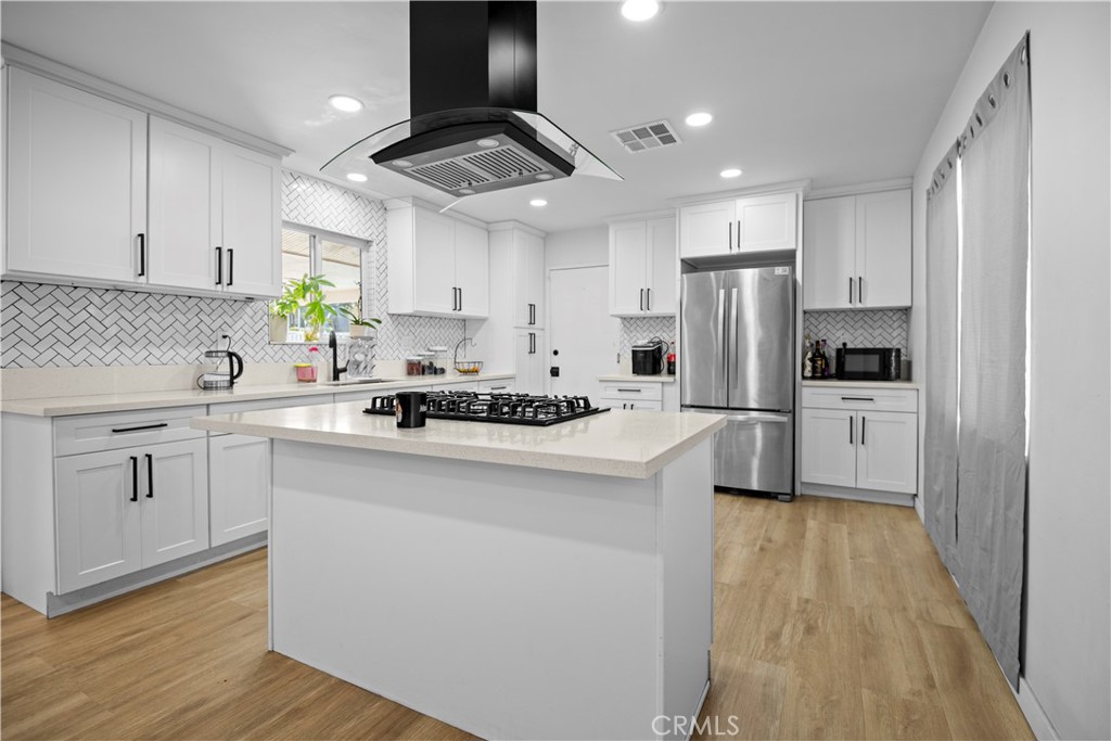 6271 Argyle Ave Property Photo 4