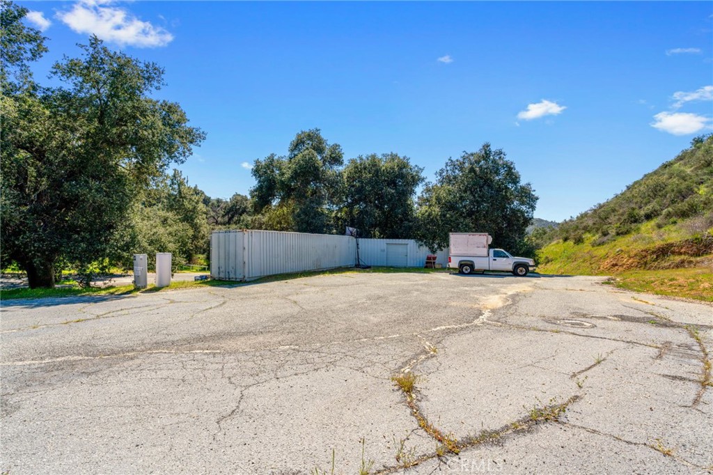 37400 Falling Springs Road Property Photo 4