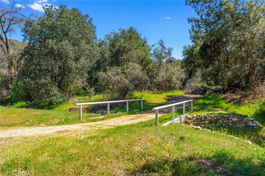 37400 Falling Springs Road Property Photo 8