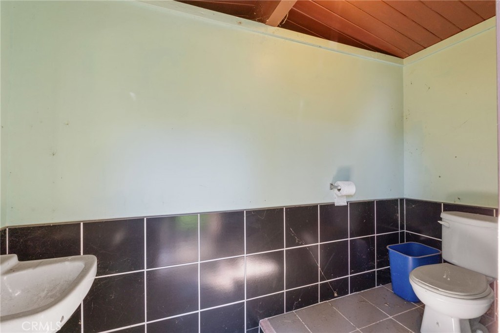 37400 Falling Springs Road Property Photo 10