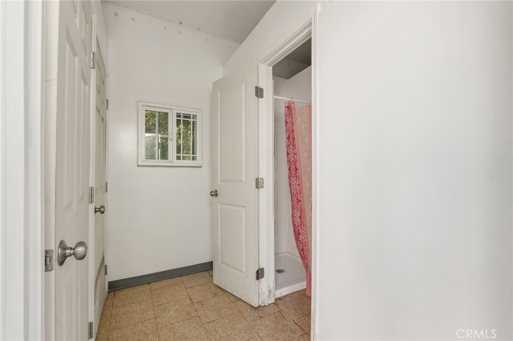 37400 Falling Springs Road Property Photo 43