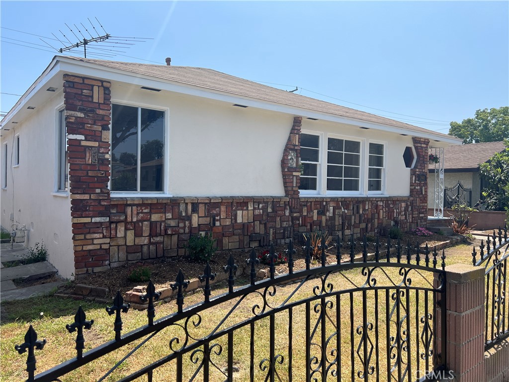 2441 W Repetto Avenue Property Photo 3