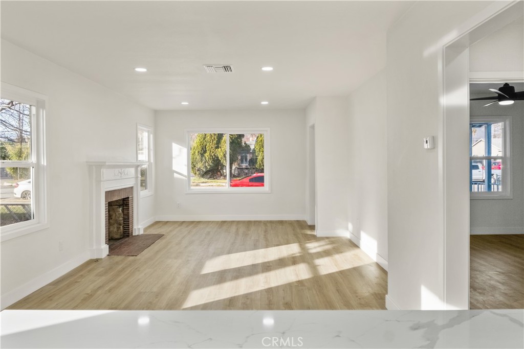 847 W 23rd St Property Photo 8