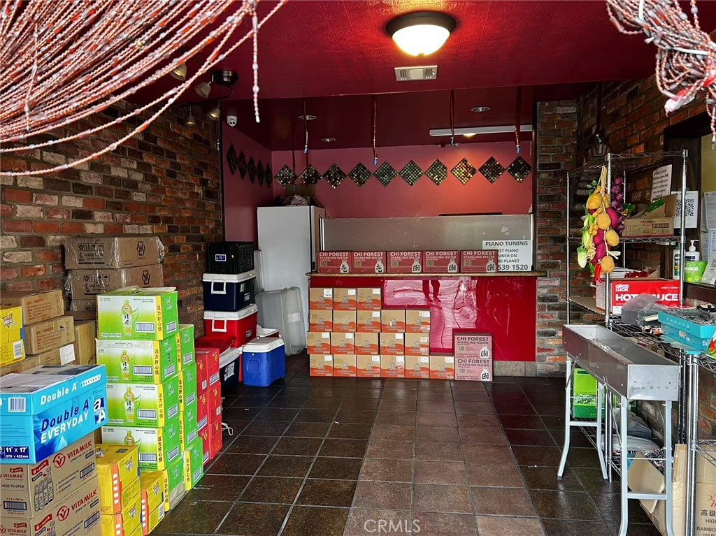2430 Fullerton Drive Property Photo 4