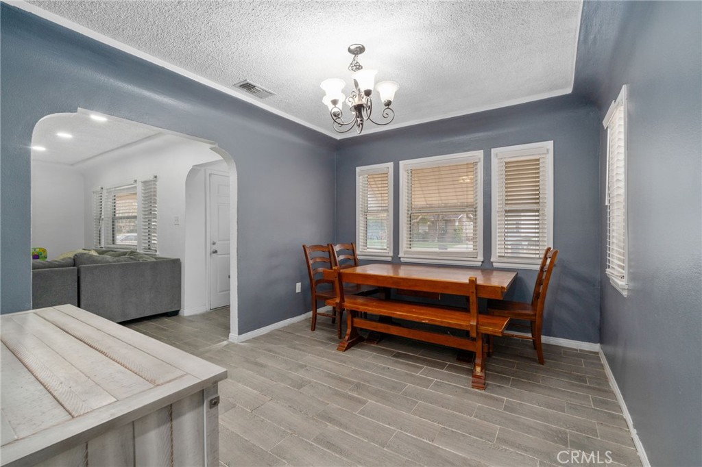 3164 N Pershing Avenue Property Photo 11