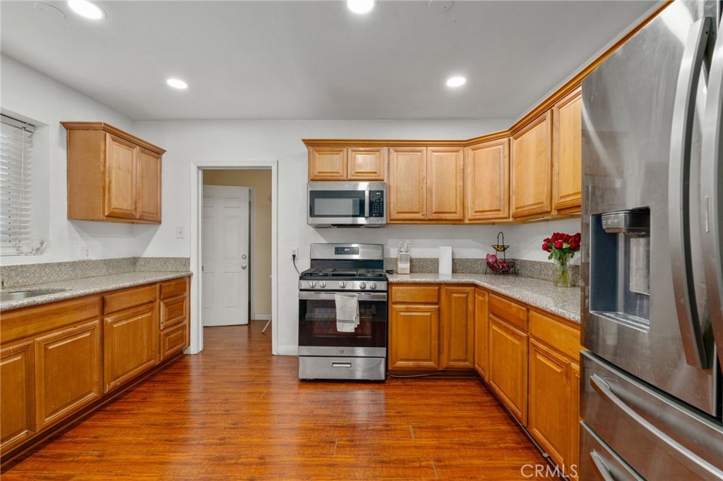 3164 N Pershing Avenue Property Photo 12
