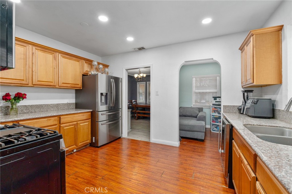 3164 N Pershing Avenue Property Photo 15