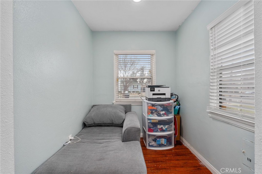 3164 N Pershing Avenue Property Photo 16