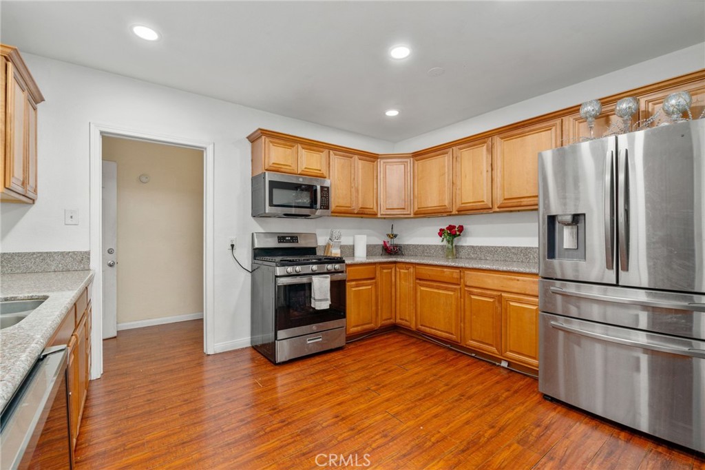 3164 N Pershing Avenue Property Photo 17