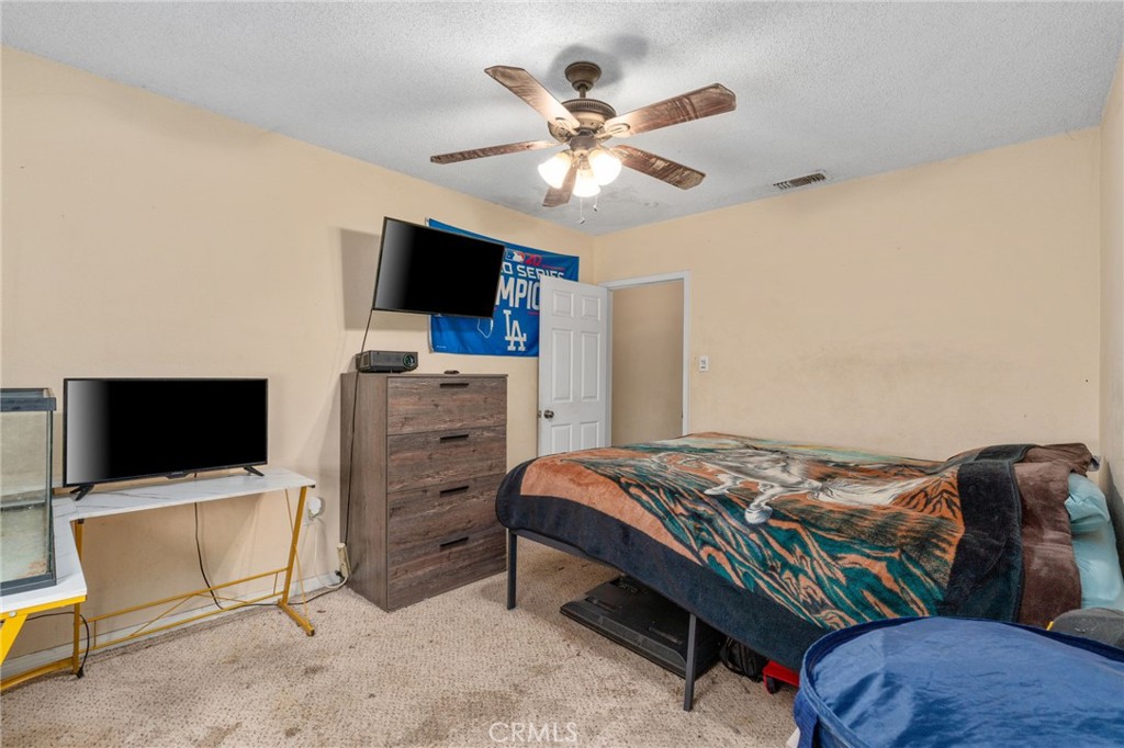 3164 N Pershing Avenue Property Photo 25