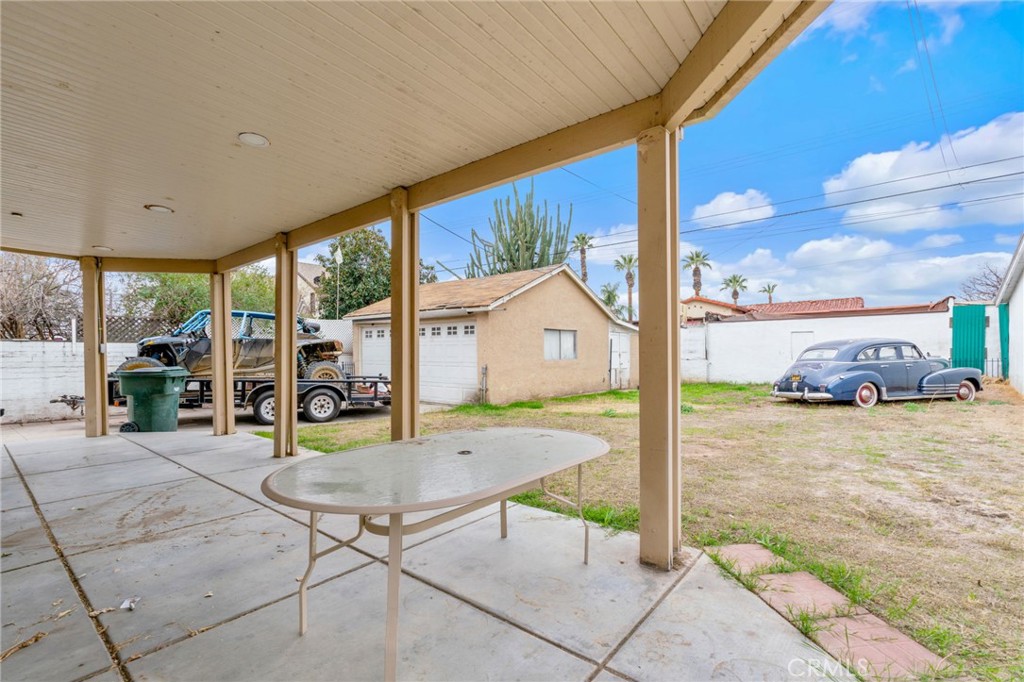 3164 N Pershing Avenue Property Photo 28