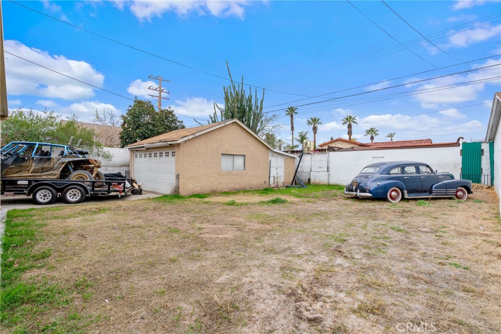 3164 N Pershing Avenue Property Photo 30