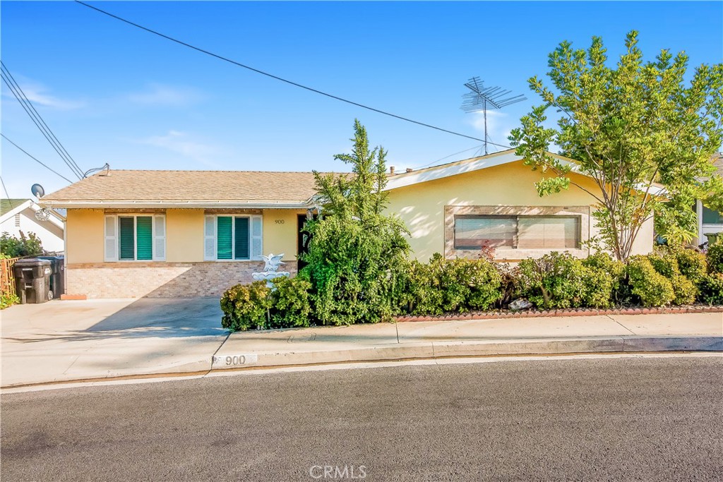900 Village Drive Property Photo