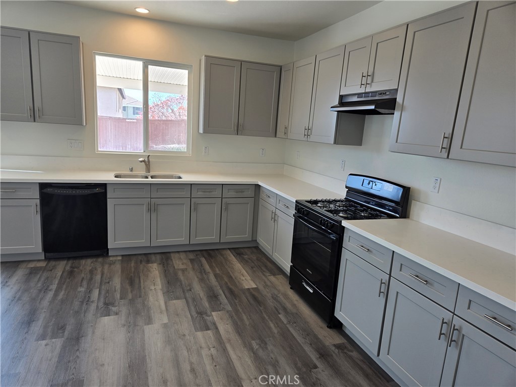 13155 Nilsen Court Property Photo 7