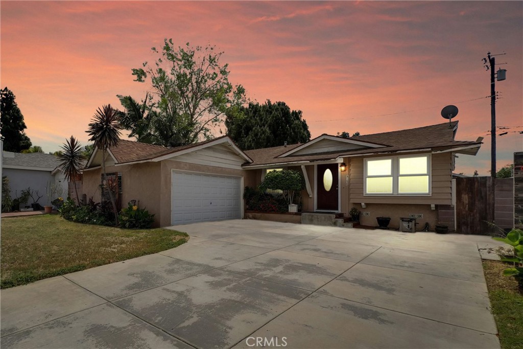 8150 E Woodson Street Property Photo 1