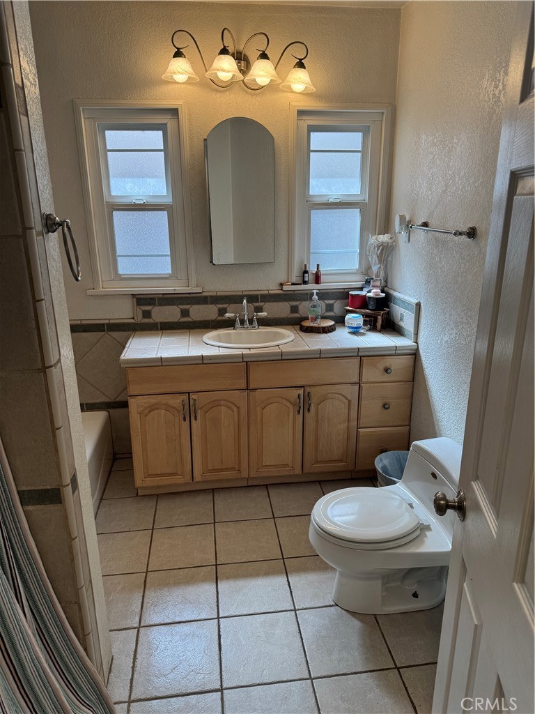 3055 N Arrowhead Avenue Property Photo 15