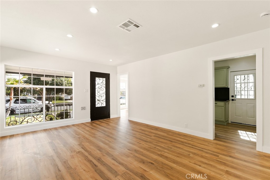 10227 Rosewood Avenue Property Photo 2