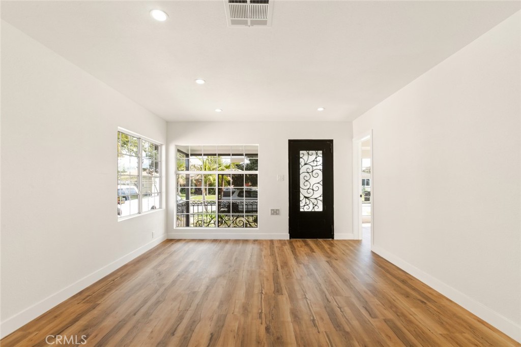 10227 Rosewood Avenue Property Photo 3