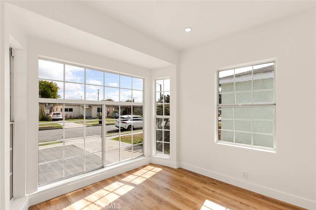 10227 Rosewood Avenue Property Photo 4