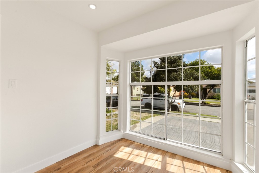 10227 Rosewood Avenue Property Photo 5